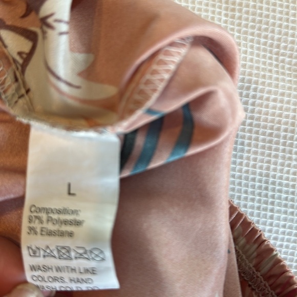 Woman’s Floral Satin Pajama Set  top and shorts size Large Peach color - Picture 16 of 16